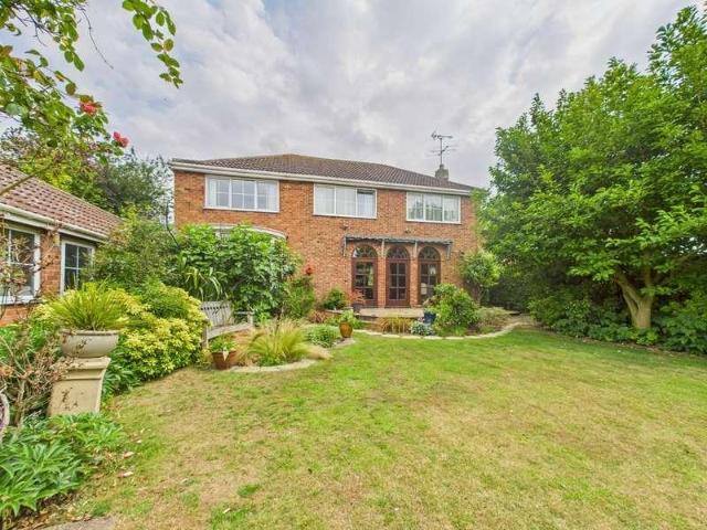5 bed house for sale