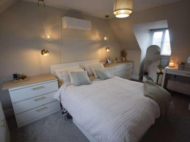 5 bed house for sale