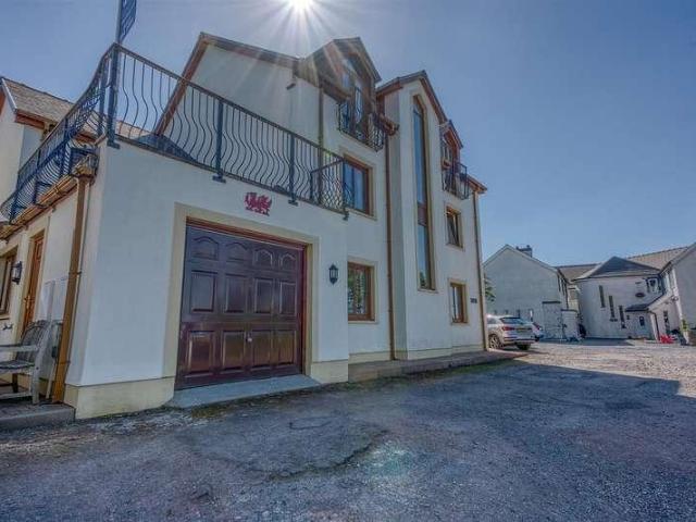 5 bed house for sale