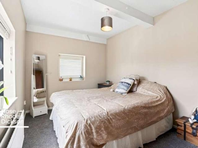 5 bed house for sale