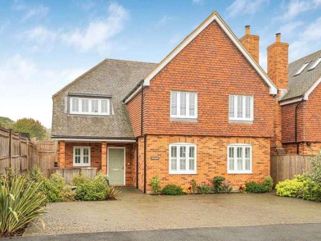 5 bed house for sale