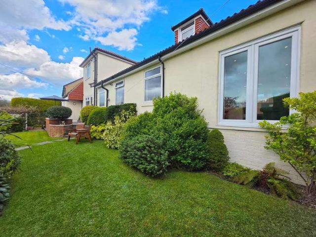 5 bed house for sale