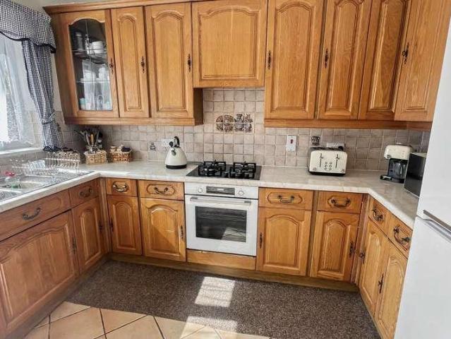 5 bed house for sale