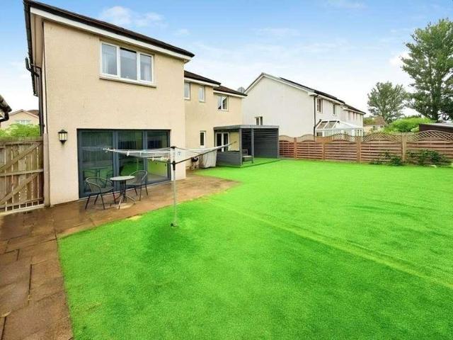 5 bed house for sale