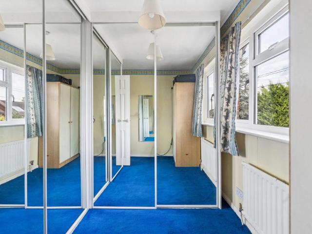 5 bed house for sale