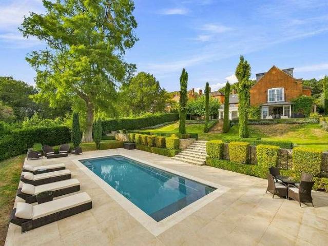 5 bed house for sale
