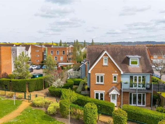 5 bed house for sale