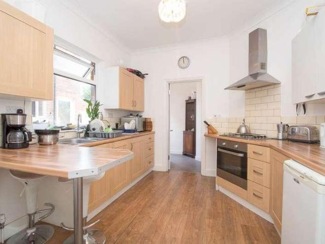 5 bed house for sale