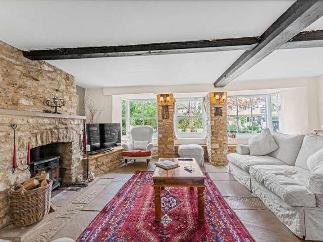 5 bed house for sale