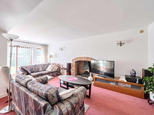 5 bed house for sale