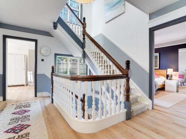 5 bed house for sale