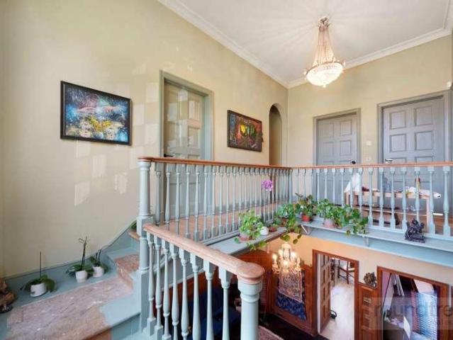 5 bed house for sale