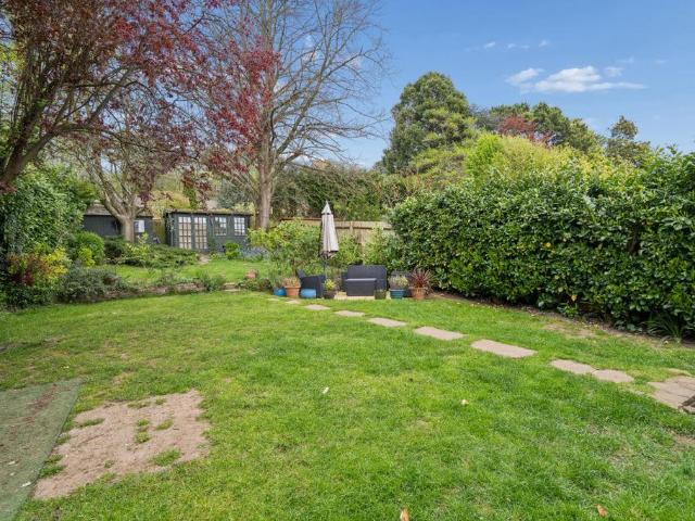 5 bed house for sale