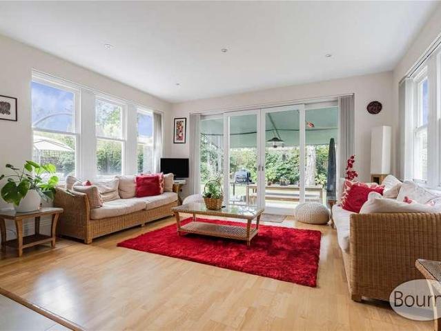 5 bed house for sale