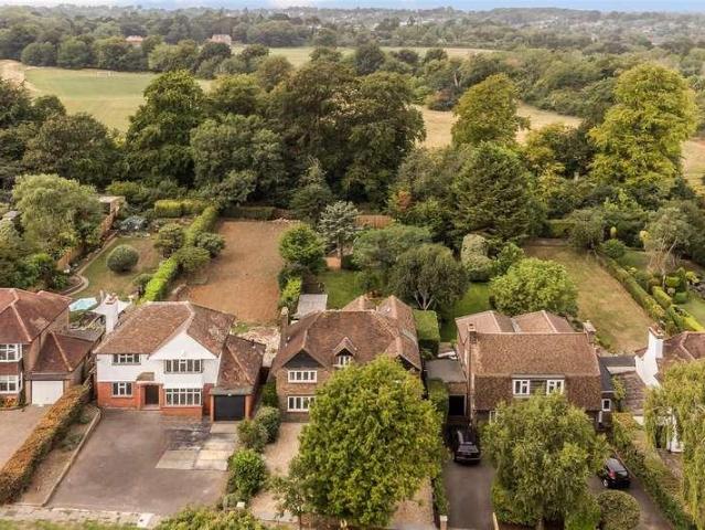 5 bed house for sale