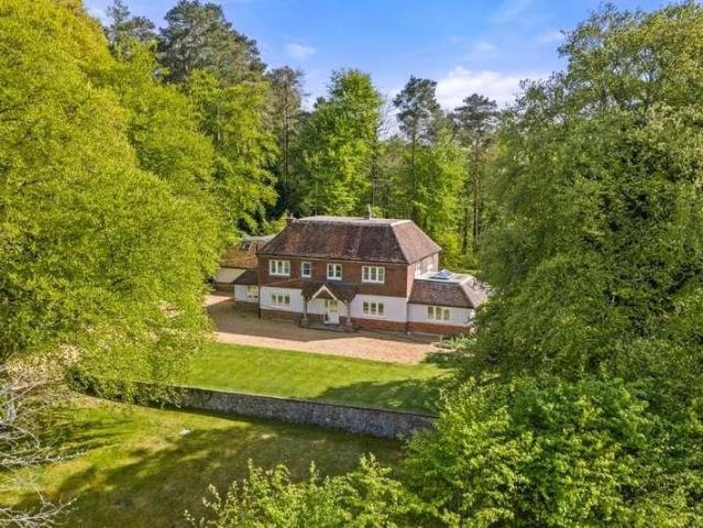 5 bed house for sale