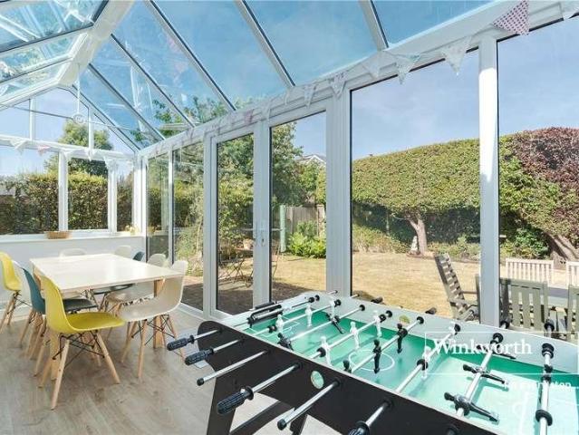 5 bed house for sale