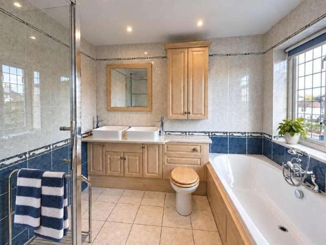5 bed house for sale