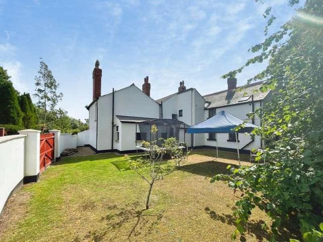 5 bed house for sale