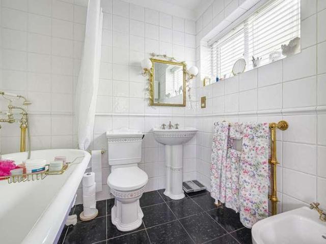 5 bed house for sale
