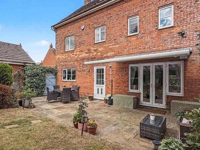 5 bed house for sale