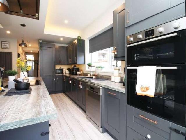 5 bed house for sale
