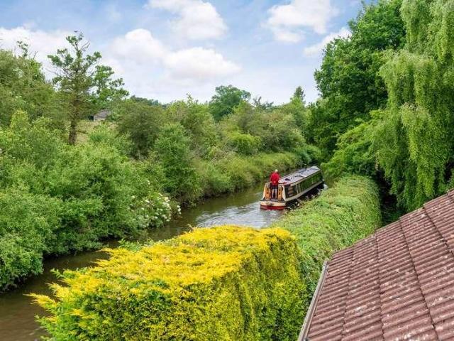 5 bed house for sale