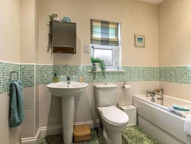 5 bed house for sale