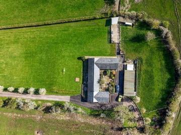 5 bed house for sale