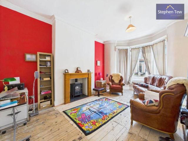 5 bed house for sale