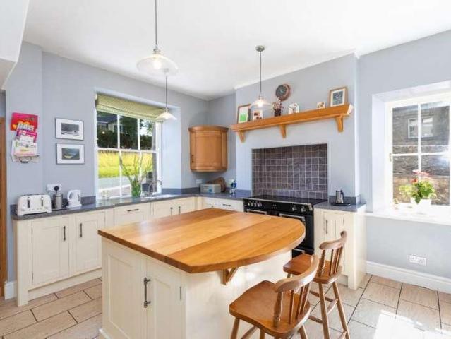 5 bed house for sale