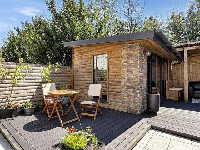 5 bed house for sale