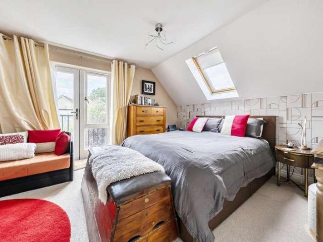 5 bed house for sale