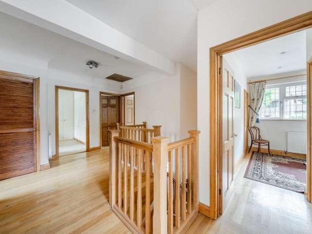 5 bed house for sale