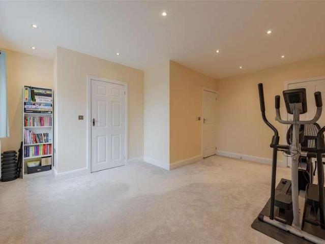 5 bed house for sale
