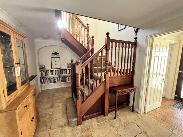 5 bed house for sale
