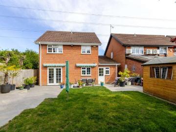 5 bed house for sale