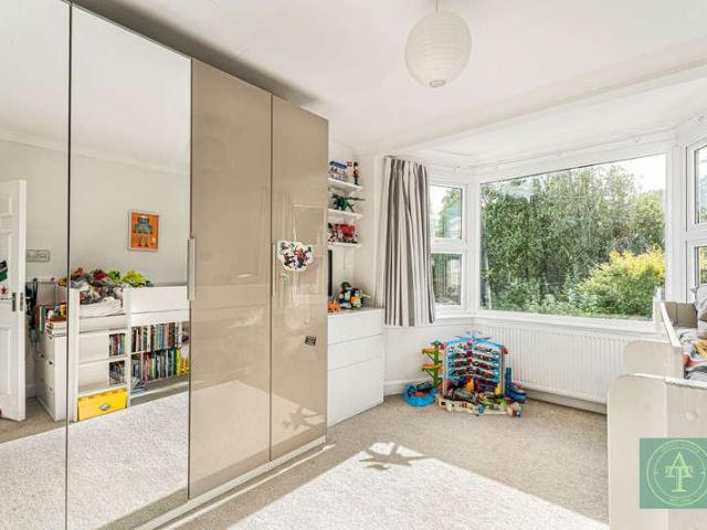 5 bed house for sale