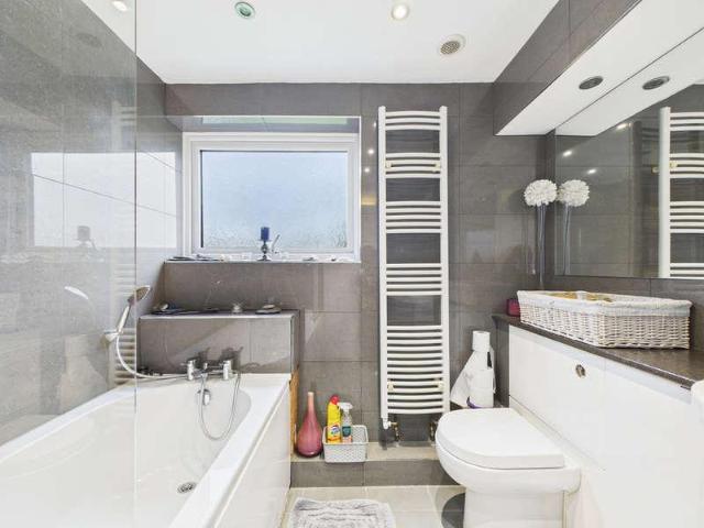 5 bed house for sale