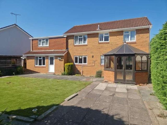 5 bed house for sale