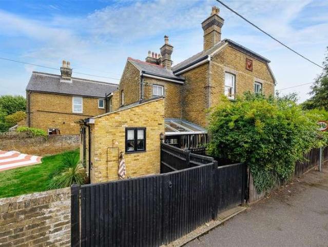 5 bed house for sale