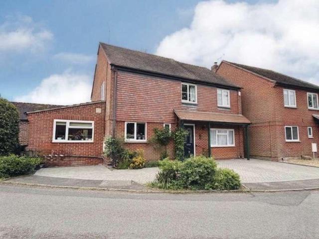 5 bed house for sale