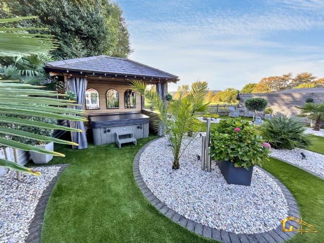 5 bed house for sale
