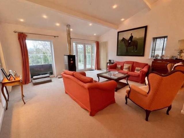 5 bed house for sale