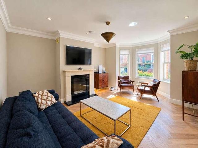 5 bed house for sale