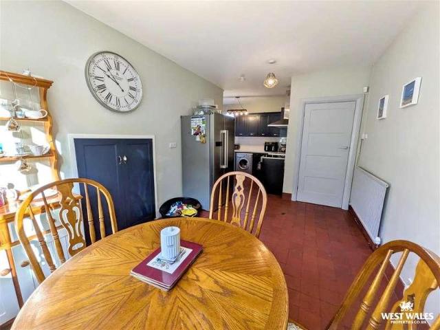 5 bed house for sale