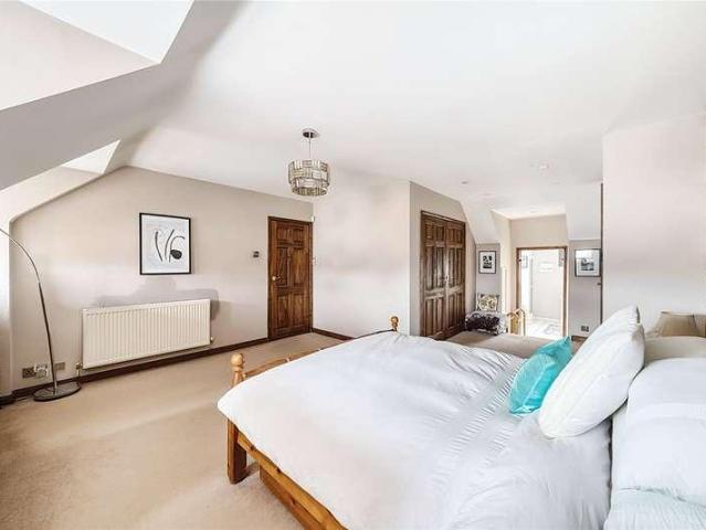 5 bed house for sale