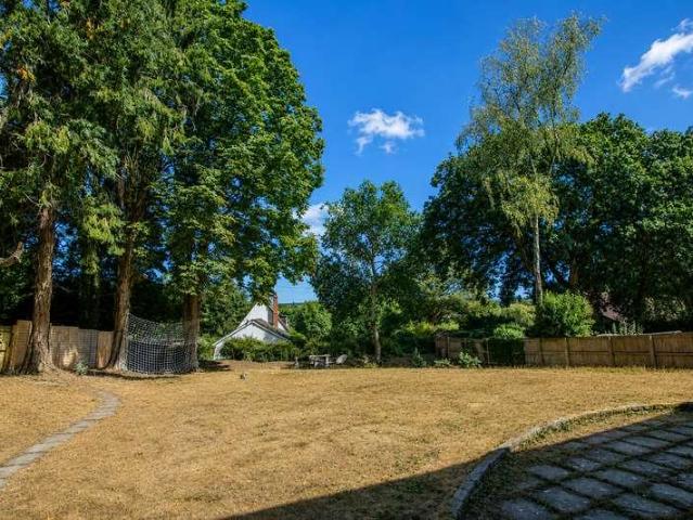 5 bed house for sale