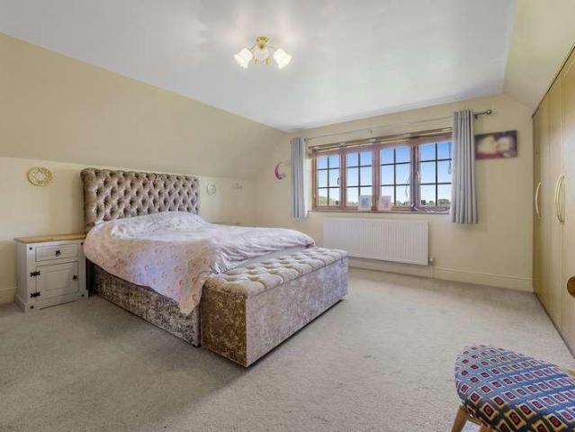 5 bed house for sale