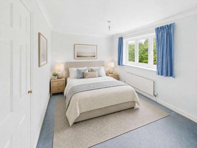 5 bed house for sale